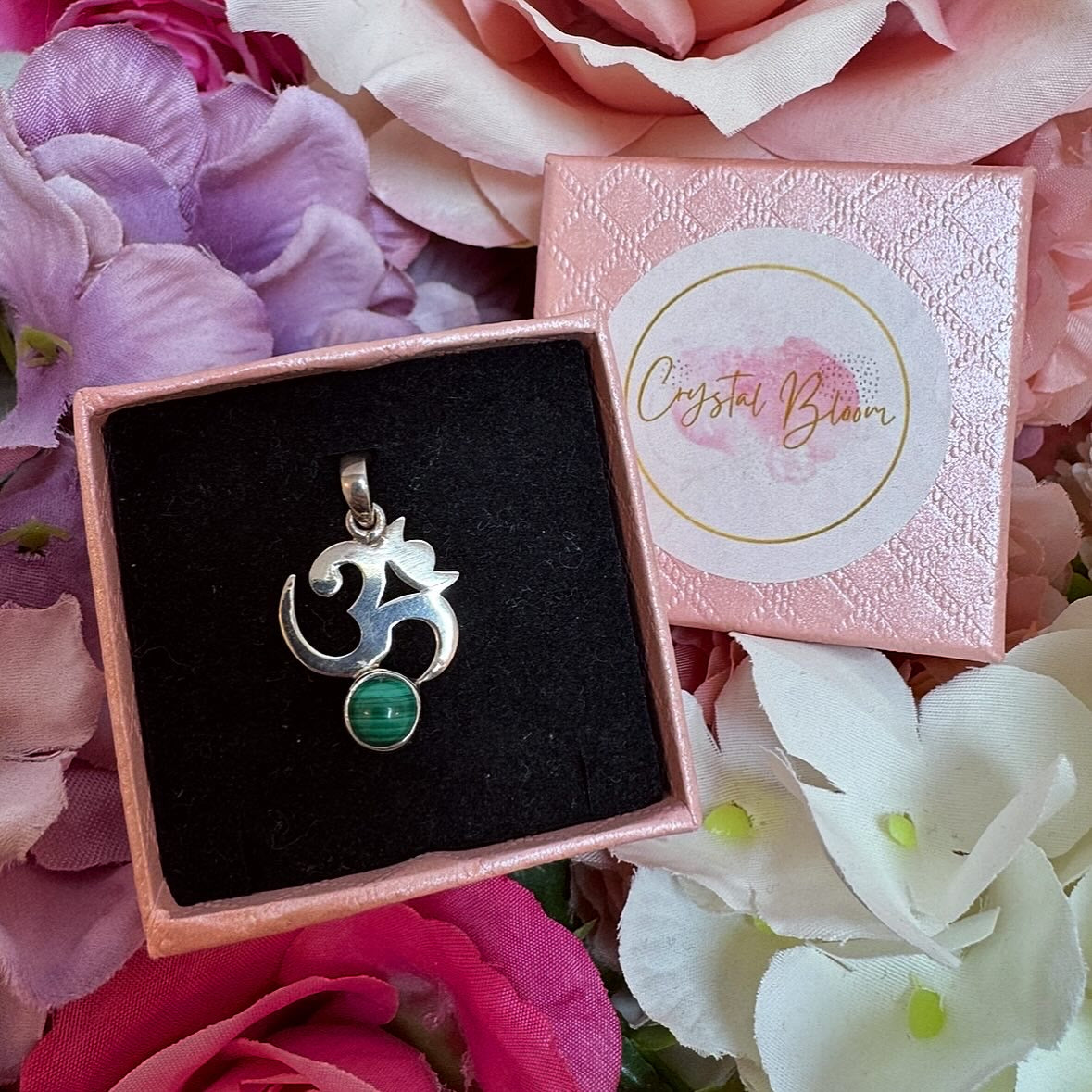 Om symbol malachite Crystal Pendant